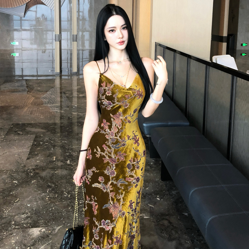鳶尾新中式秋冬絲絨爛花可調節吊帶連衣裙女