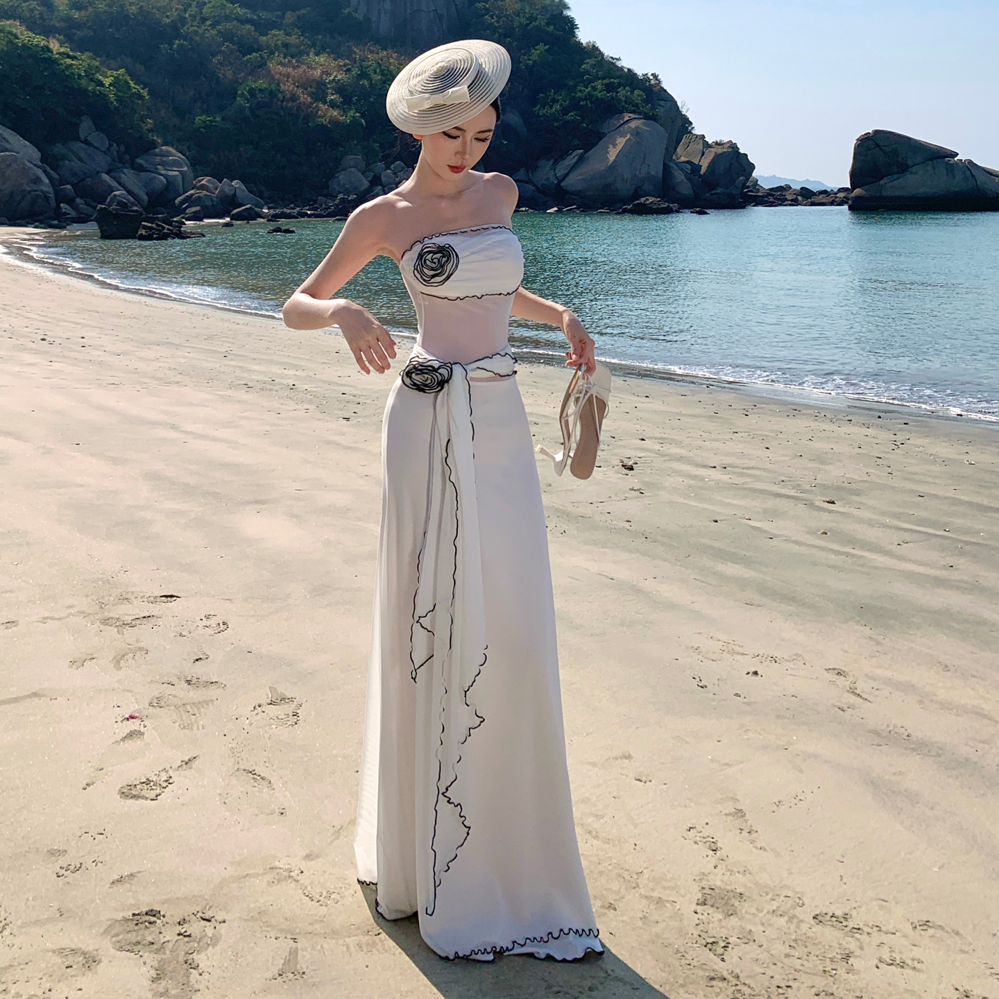 海邊度假白色薄紗抹胸連衣裙女高級感長款收腰性感氣質長裙