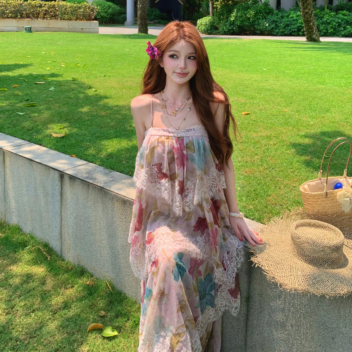 藝術生明媚穿搭碎花蕾絲吊帶連衣裙女春夏絕美蛋糕長裙子