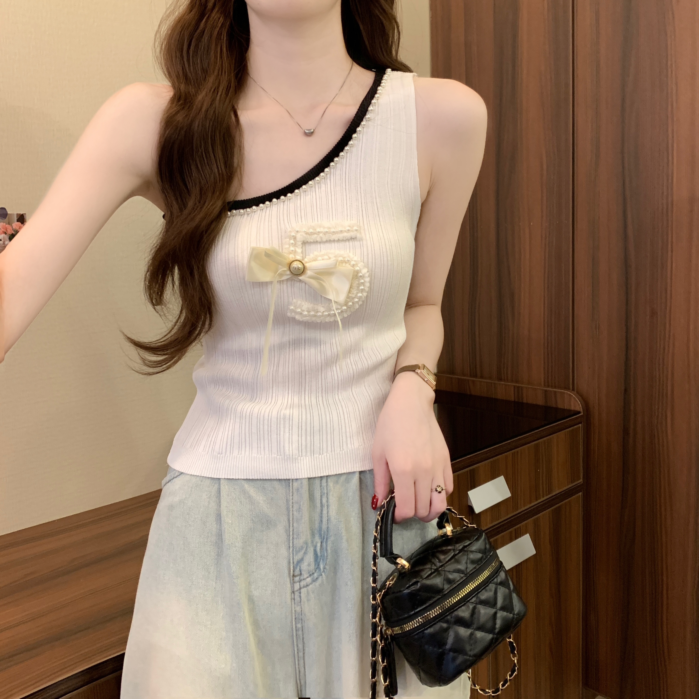 FA33078# 夏季新款重工艺钉珠斜肩高级感性感甜辣小众针织背心上衣 服裝批發女裝批發服飾貨源