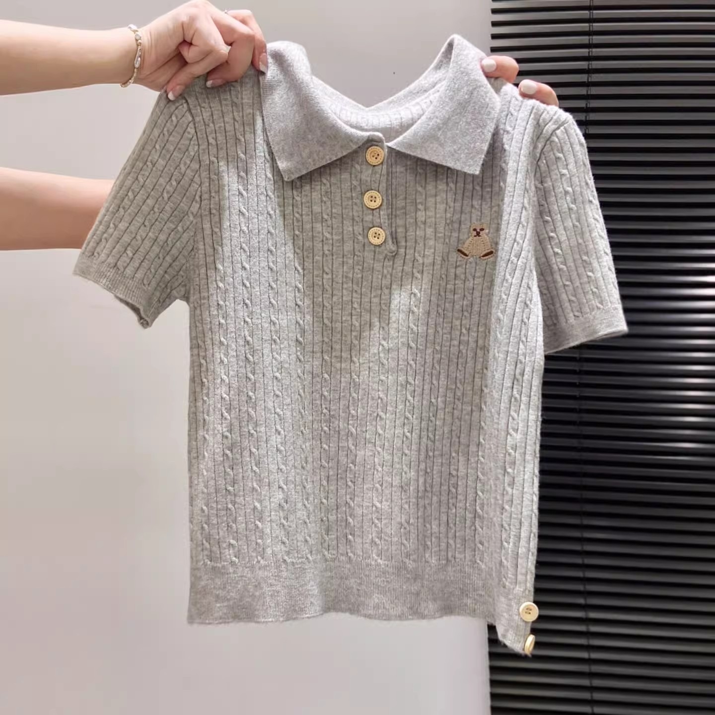 卡通刺繡翻領針織衫短袖女夏2026新款爆款修身顯瘦學院風短款上衣