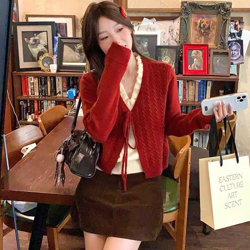 MY16252# 乌77拼接木耳边假两件v领毛衣女系带慵懒感软糯加厚短款开...