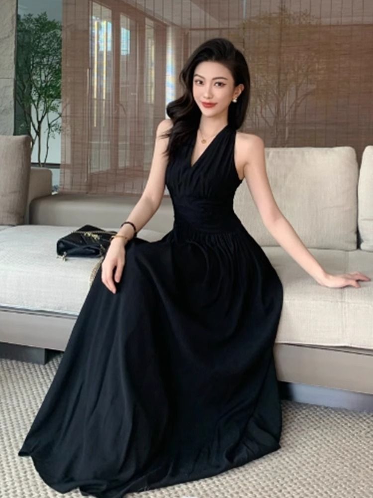 法式白色無袖掛脖v領連衣裙女2026夏季新款絕美收腰顯瘦大擺長裙