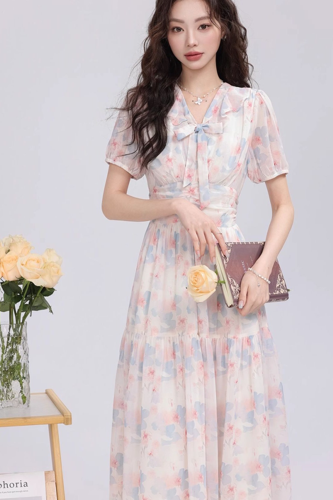 藍粉花連衣裙氣質百搭女2025夏季新款溫柔風收腰顯瘦設計感長裙子
