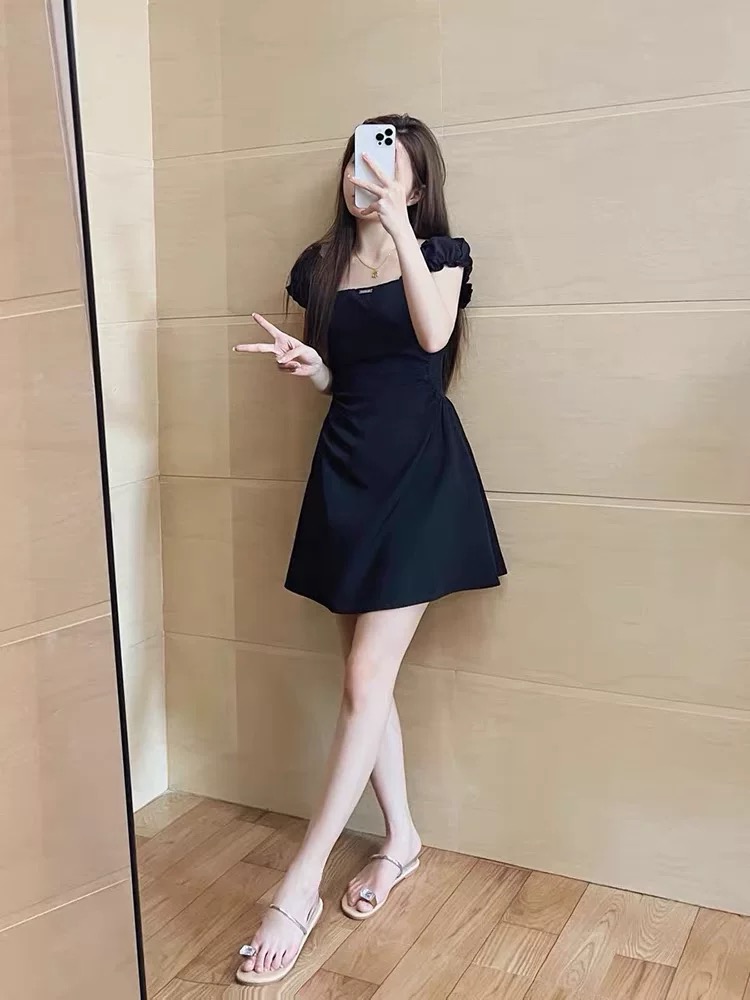 黑色收腰顯瘦方領連衣裙女2025新款夏季法式赫本風氣質a字短裙子