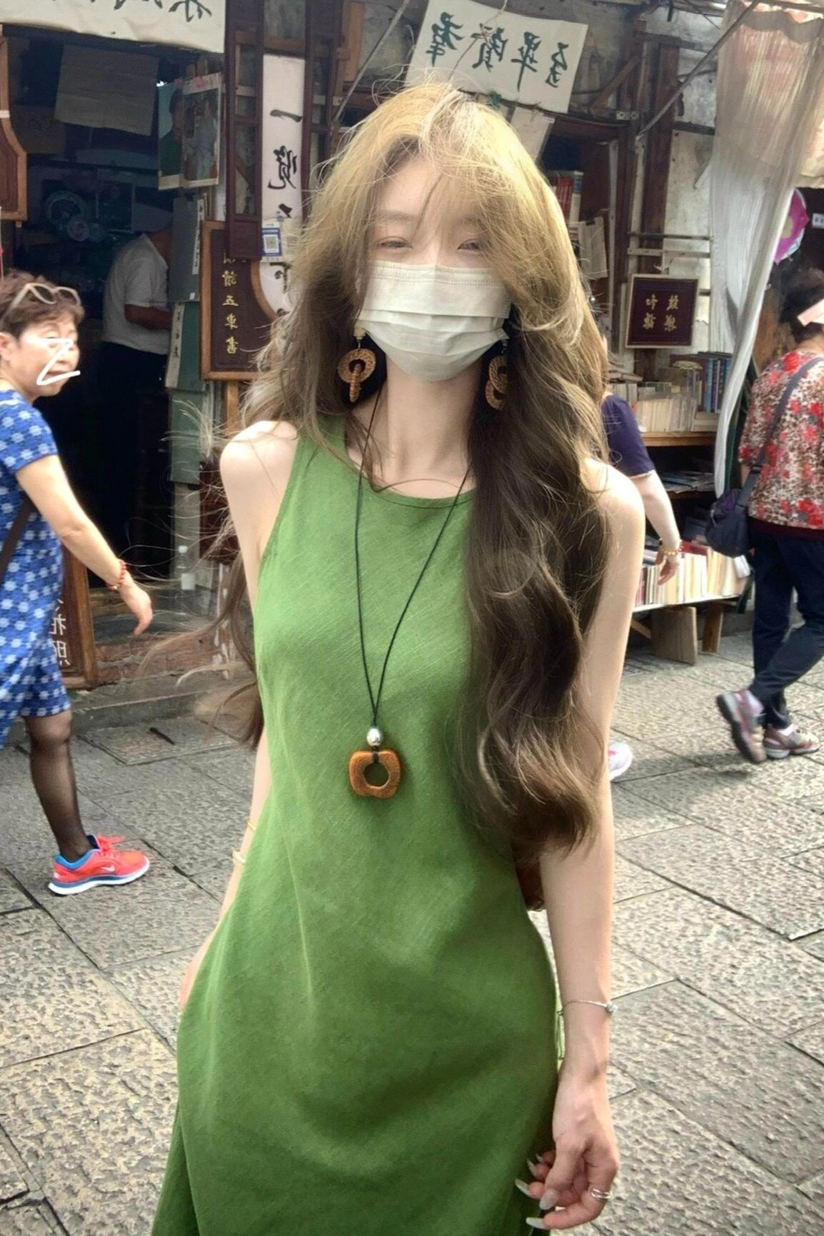 綠色連衣裙女2025夏新款高級感氣質超好看修身高個子無袖背心裙