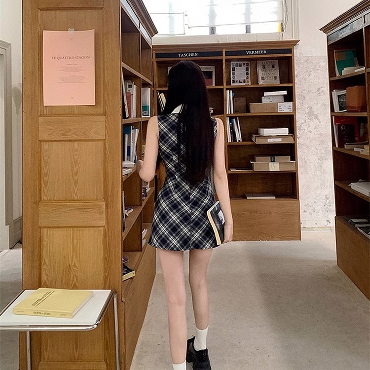 色織格帶胸針無袖連衣裙子女收腰氣質設計感純欲風polo領短裙夏季
