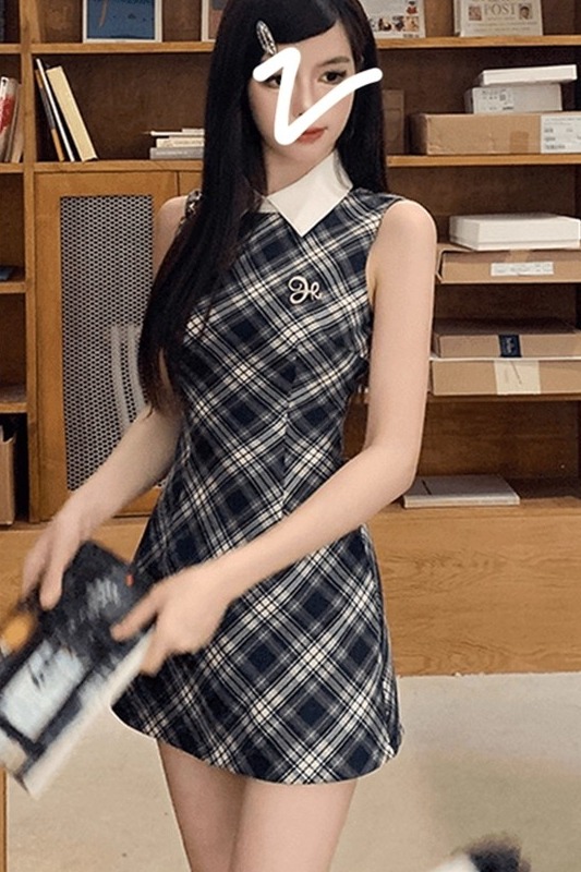 色織格帶胸針無袖連衣裙子女收腰氣質設計感純欲風polo領短裙夏季