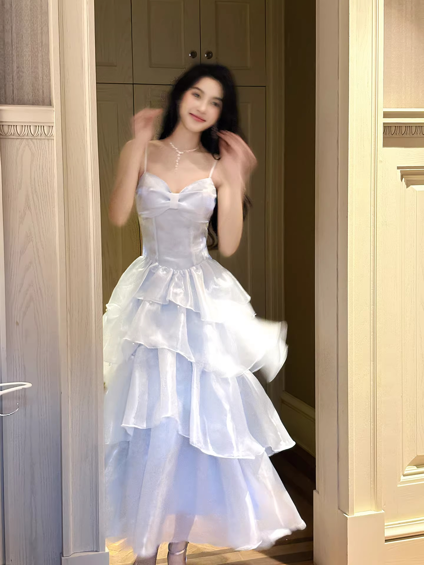 法式小資藍色吊帶修身連衣裙生日禮服蝴蝶結設計小眾優雅多層次裙