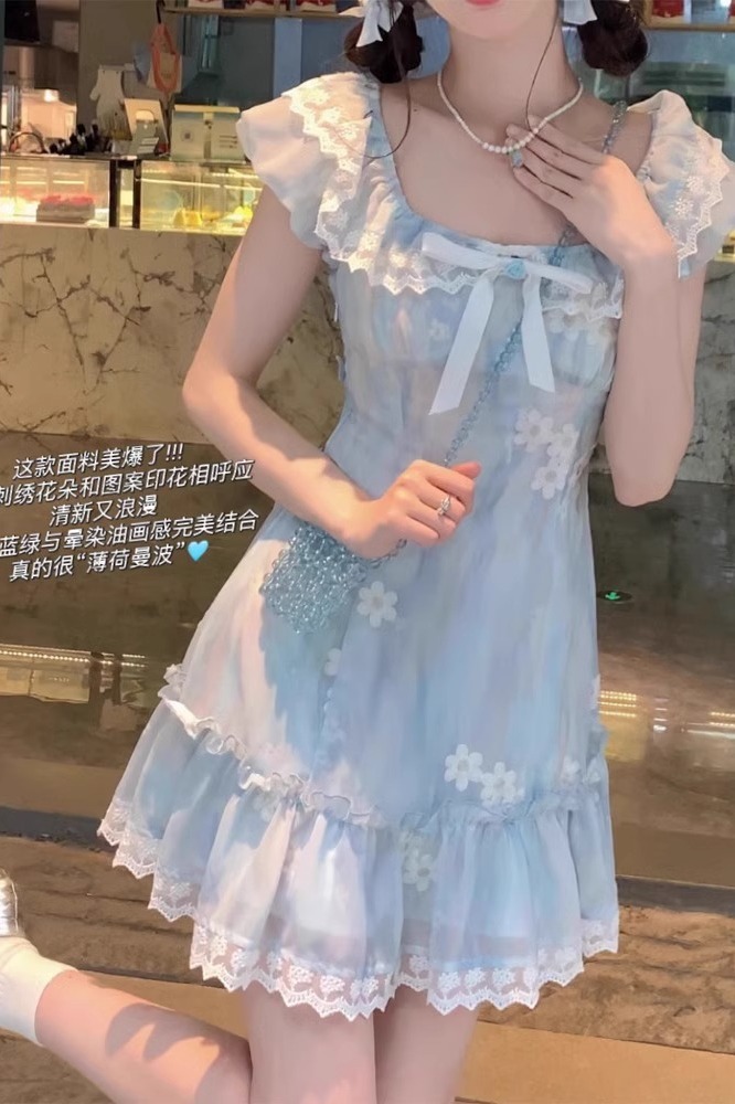 學院風蕾絲拼接蓬蓬裙女夏季新款小個子穿搭蝴蝶結短款碎花連衣裙