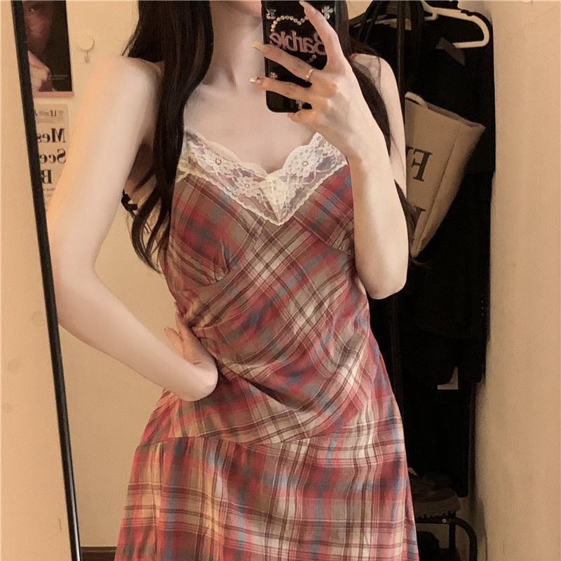 有內里度假風法式格子裙2026新款洋氣設計感拼接蕾絲邊吊帶長裙