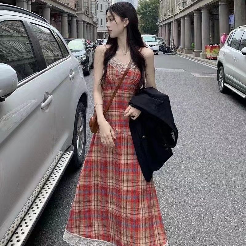 有內里度假風法式格子裙2026新款洋氣設計感拼接蕾絲邊吊帶長裙