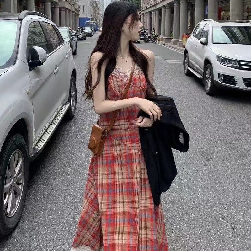 有內里度假風法式格子裙2026新款洋氣設計感拼接蕾絲邊吊帶長裙