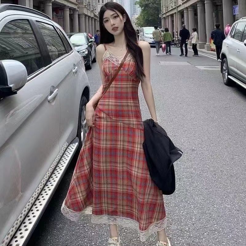 有內里度假風法式格子裙2026新款洋氣設計感拼接蕾絲邊吊帶長裙