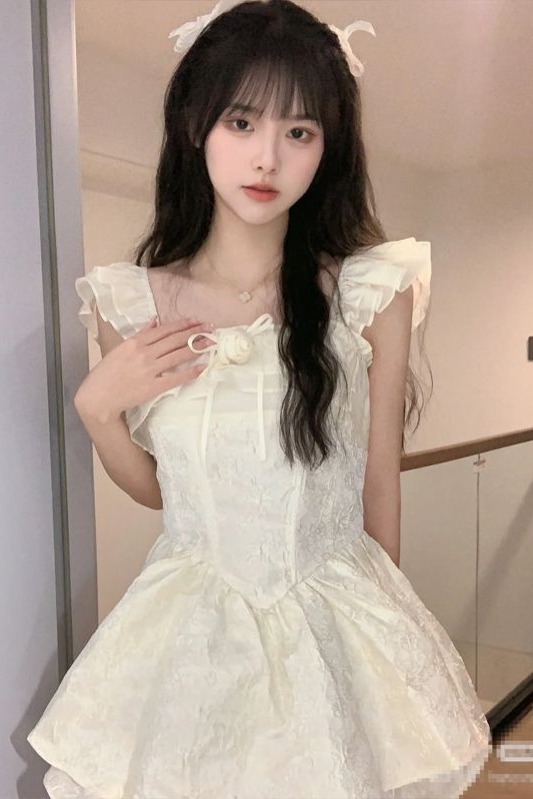 原版做法法式公主風白色小飛袖方領連衣裙女設計感小個子收腰套裝