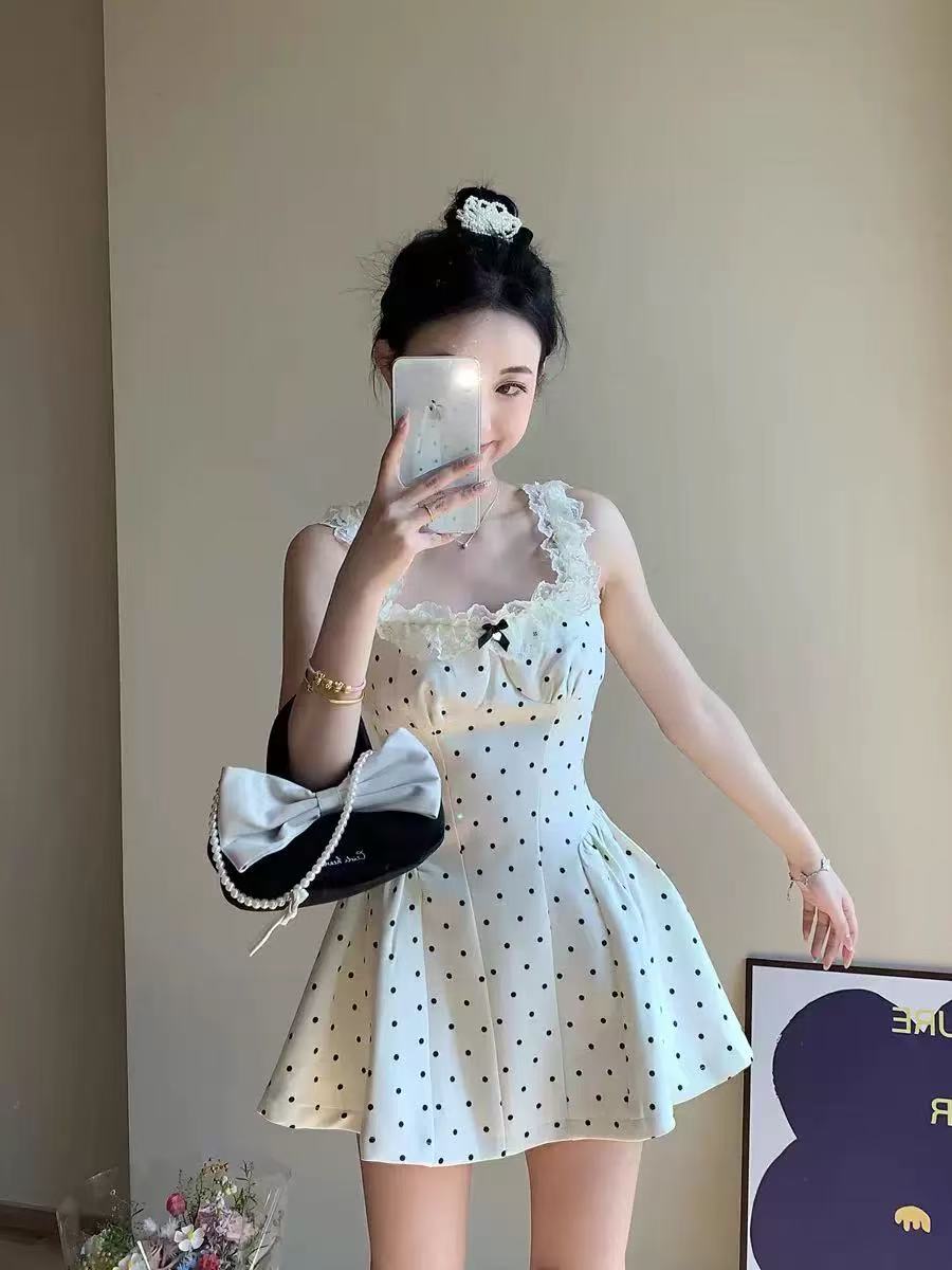 有拉鏈法式短裙甜美蕾絲吊帶波點連衣裙純欲新款設計裙子收腰A字
