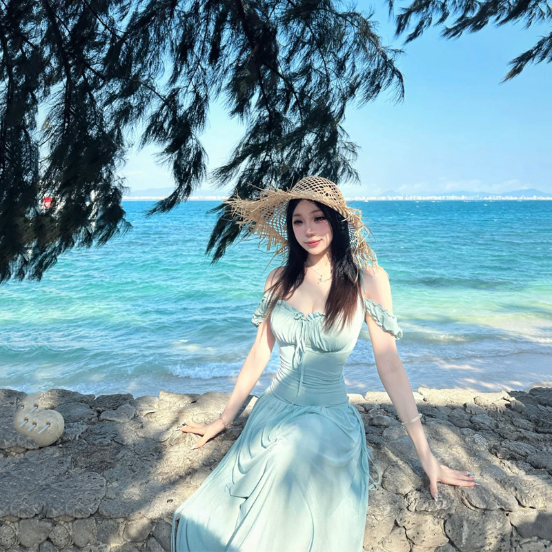 法式超仙方領一字肩連衣裙女夏季新款收腰顯瘦海邊度假風沙灘長裙