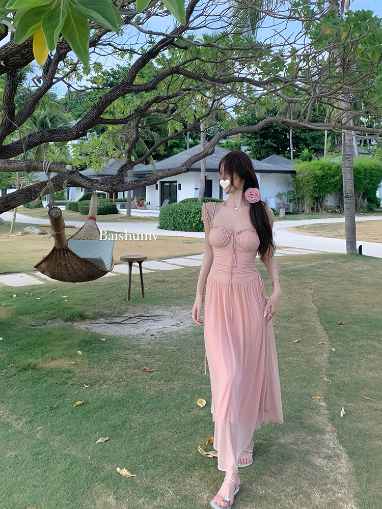 法式超仙方領一字肩連衣裙女夏季新款收腰顯瘦海邊度假風沙灘長裙