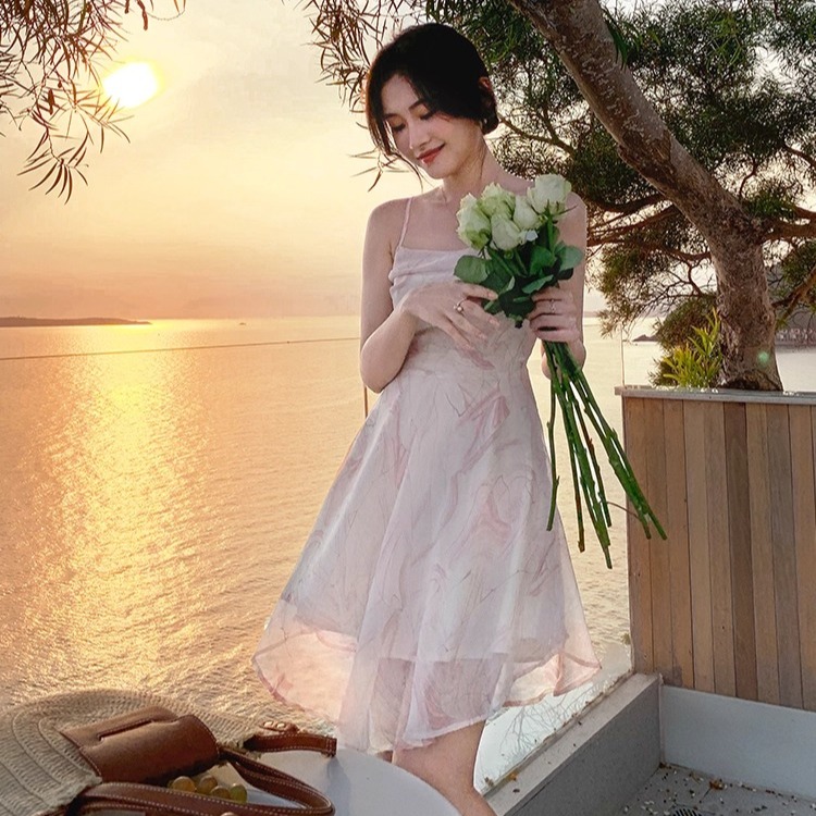 海灘夫人度假裙海邊沙灘裙小個子短裙粉色碎花吊帶裙連衣裙女夏季
