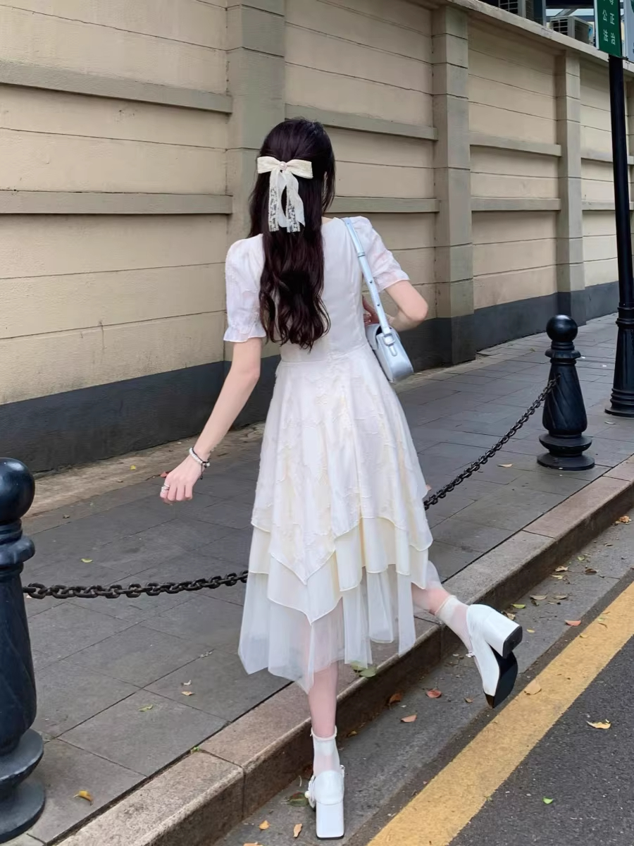 法式赫本風杏色連衣裙女夏季新款小個子甜美設計感小眾收腰長裙