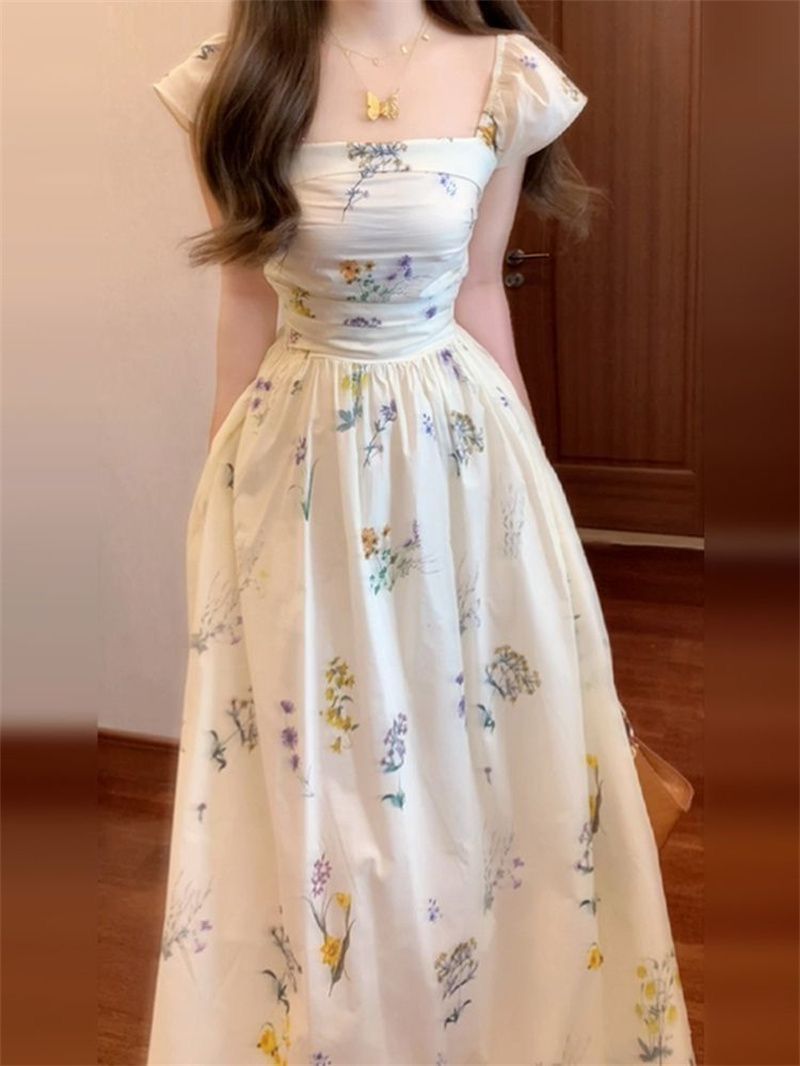 法式方領小飛袖碎花連衣裙子女夏季2026新款收腰露背氣質a字長裙