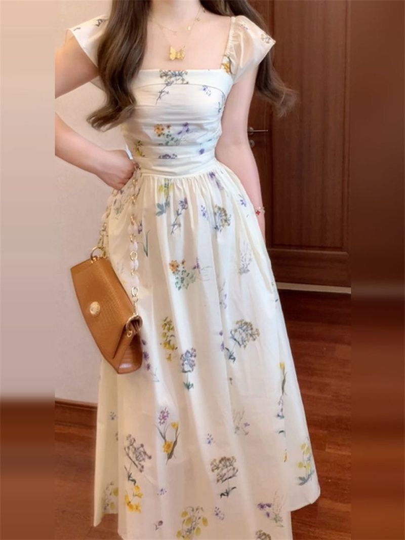 法式方領小飛袖碎花連衣裙子女夏季2026新款收腰露背氣質a字長裙