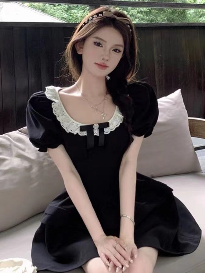 蝴蝶結+拉鏈+肩墊法式高級小黑裙女夏方領蝴蝶結泡泡袖連衣裙