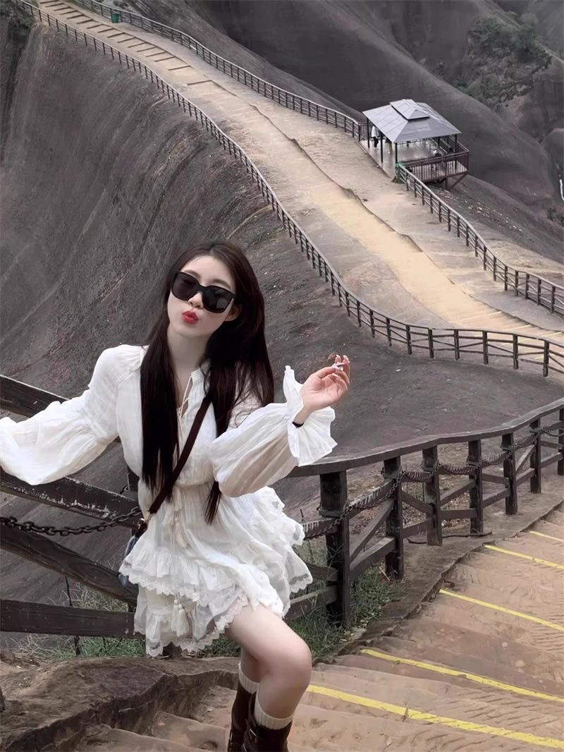 白色超仙收腰顯瘦長袖連衣裙女春秋季蓬蓬蛋糕裙氣質甜美小白裙子