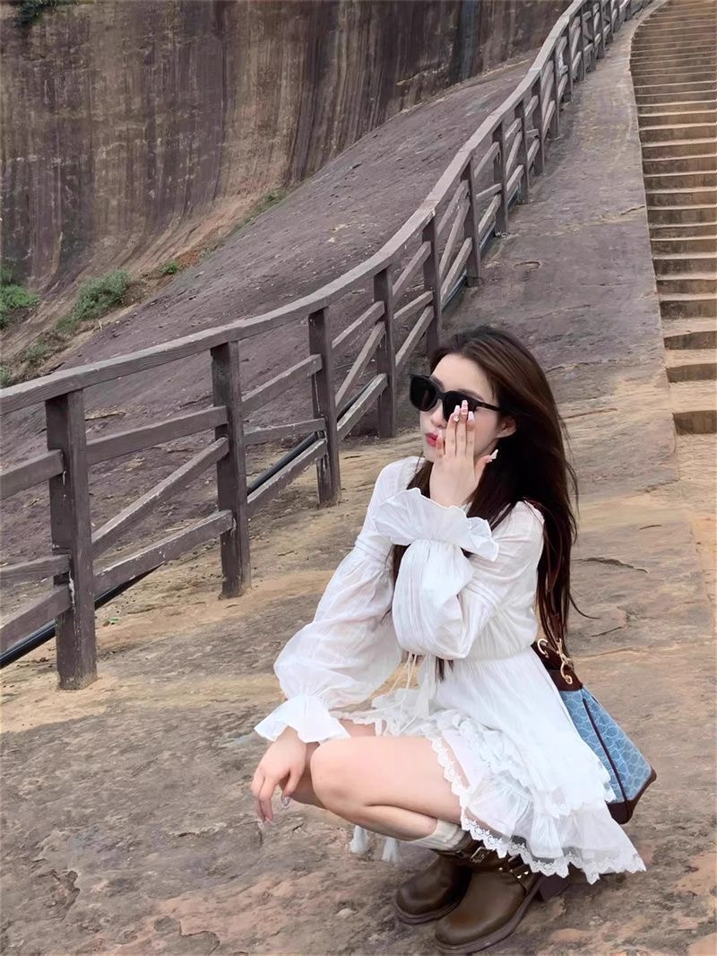 白色超仙收腰顯瘦長袖連衣裙女春秋季蓬蓬蛋糕裙氣質甜美小白裙子