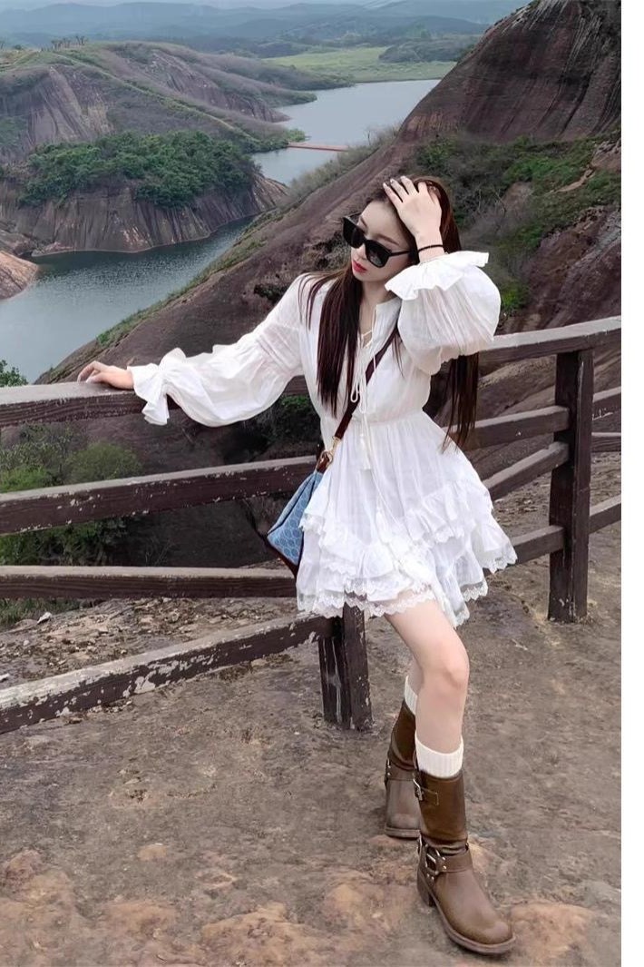 白色超仙收腰顯瘦長袖連衣裙女春秋季蓬蓬蛋糕裙氣質甜美小白裙子