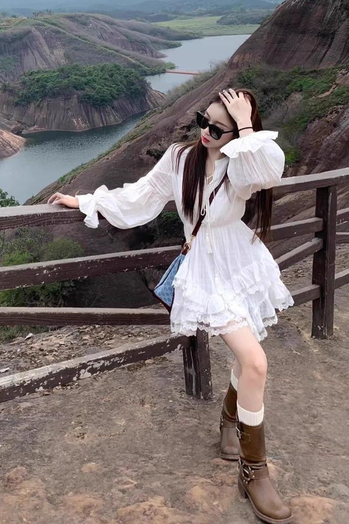 白色超仙收腰顯瘦長袖連衣裙女春秋季蓬蓬蛋糕裙氣質甜美小白裙子