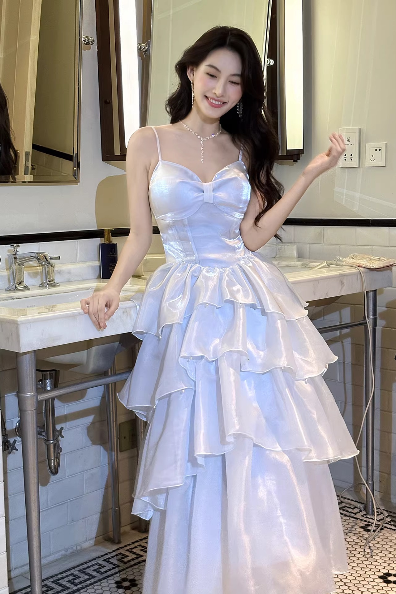 法式小資藍色吊帶修身連衣裙生日禮服蝴蝶結設計小眾優雅多層次裙