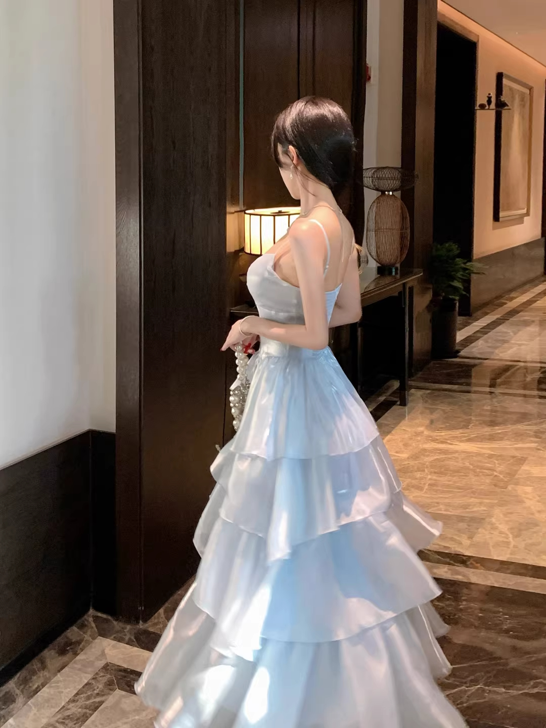 法式藍色光澤感吊帶蛋糕連衣裙女生日禮服裙收腰顯瘦海邊度假長裙