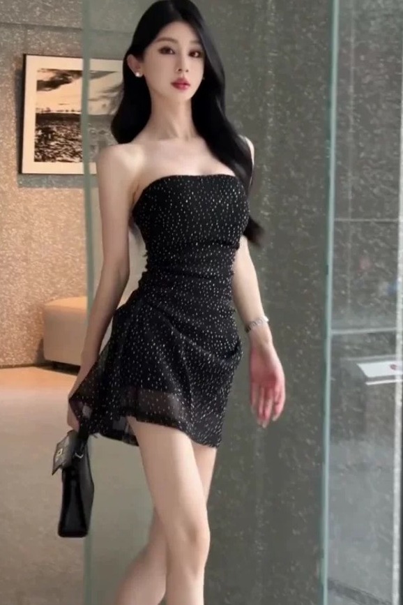 法式黑色抹胸連衣裙女夏季純欲風氣質修身顯瘦收腰絕美超好看短裙