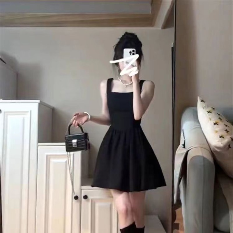 法式高級感赫本風黑色吊帶連衣裙子女夏季2026新款小個子氣質短裙