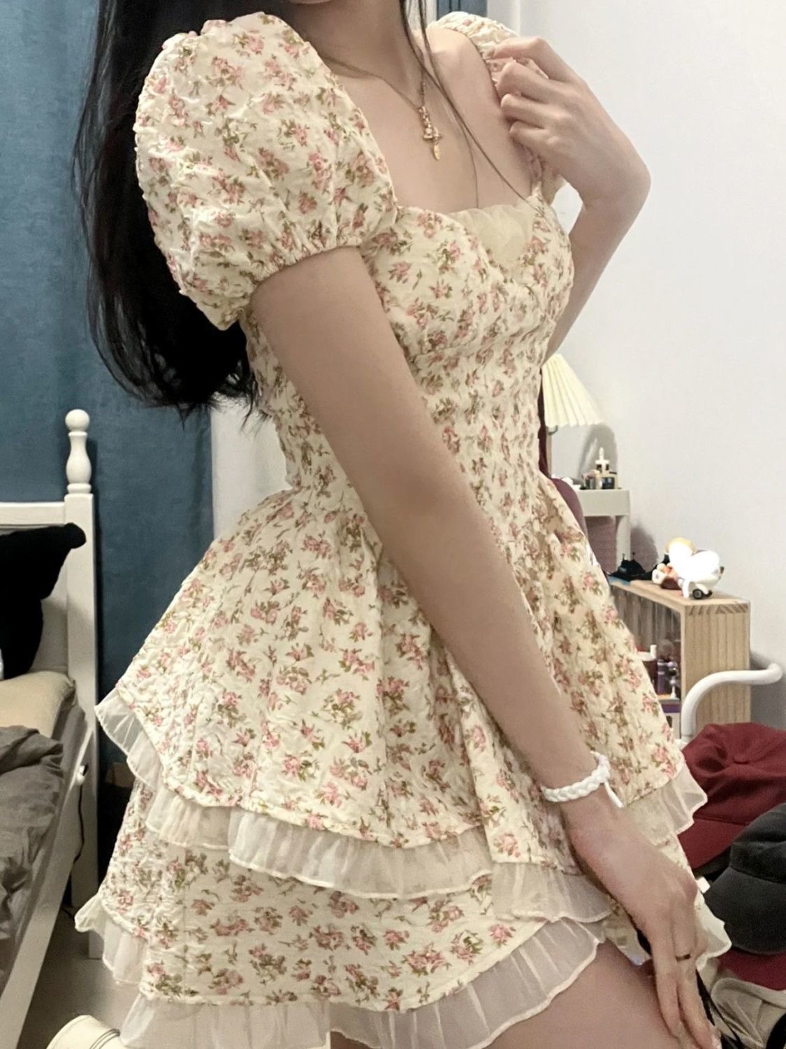 貓系少女純欲風背后鏤空高級感蝴蝶結碎花連衣裙2026夏季新款短裙