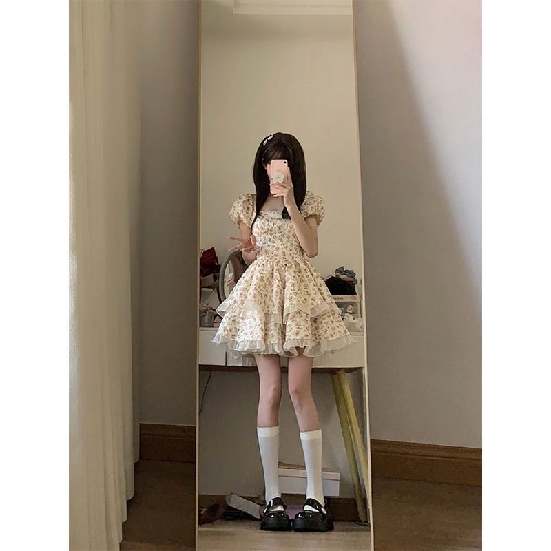 貓系少女純欲風背后鏤空高級感蝴蝶結碎花連衣裙2026夏季新款短裙