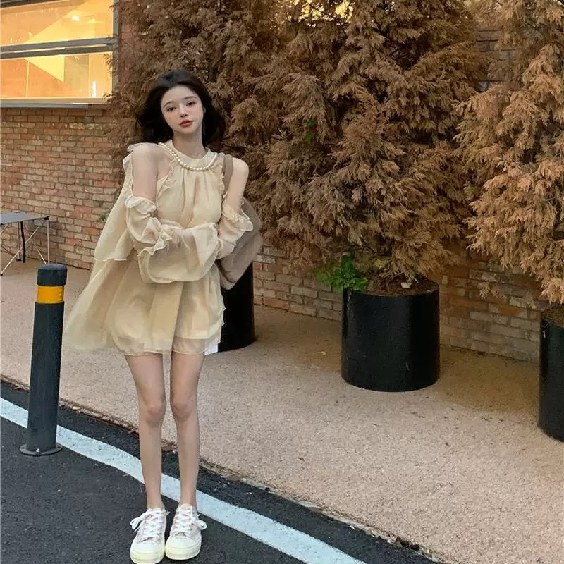 法式杏色珍珠掛脖露肩純欲連衣裙女2025夏性感甜美長袖雪紡連衣裙