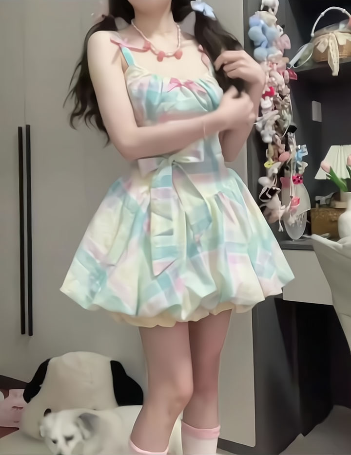 森女系想去海邊 彩虹甜點 可愛少女甜美森女彩色格子吊帶連衣裙