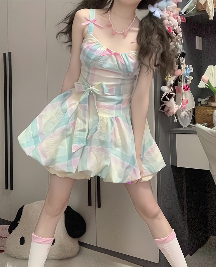 森女系想去海邊 彩虹甜點 可愛少女甜美森女彩色格子吊帶連衣裙