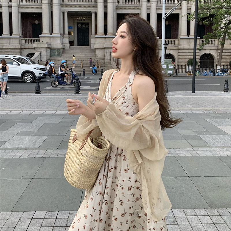 法式桔梗碎花掛脖連衣裙女夏季新款高級感氣質收腰吊帶長裙