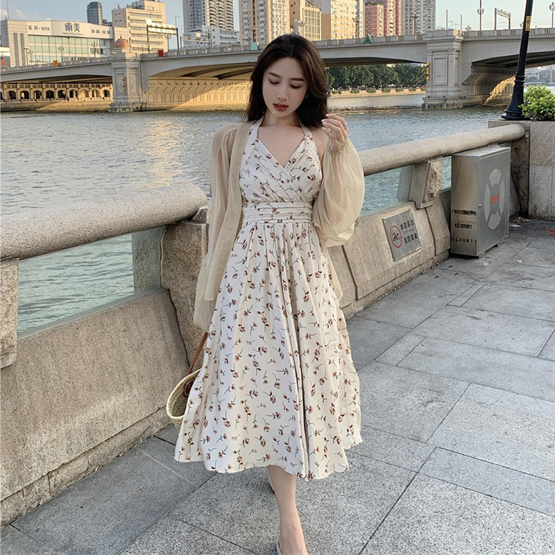 法式桔梗碎花掛脖連衣裙女夏季新款高級感氣質收腰吊帶長裙