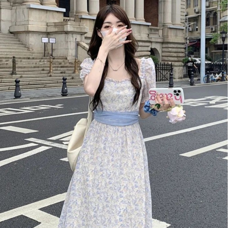 溫柔風碎花泡泡袖連衣裙女夏季2026新款收腰顯瘦系帶氣質短袖裙子