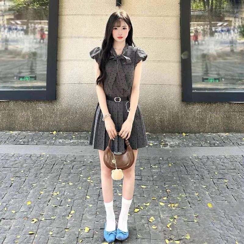 韓系氛圍感穿搭灰色波點連衣裙溫柔甜美風氣質收腰a字短裙女夏季