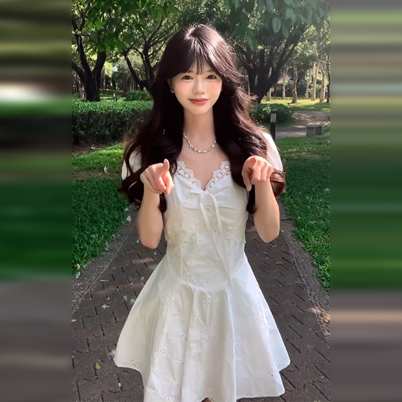 法式白色蕾絲V領短袖連衣裙女夏季海邊度假小個子絕美收腰短裙子