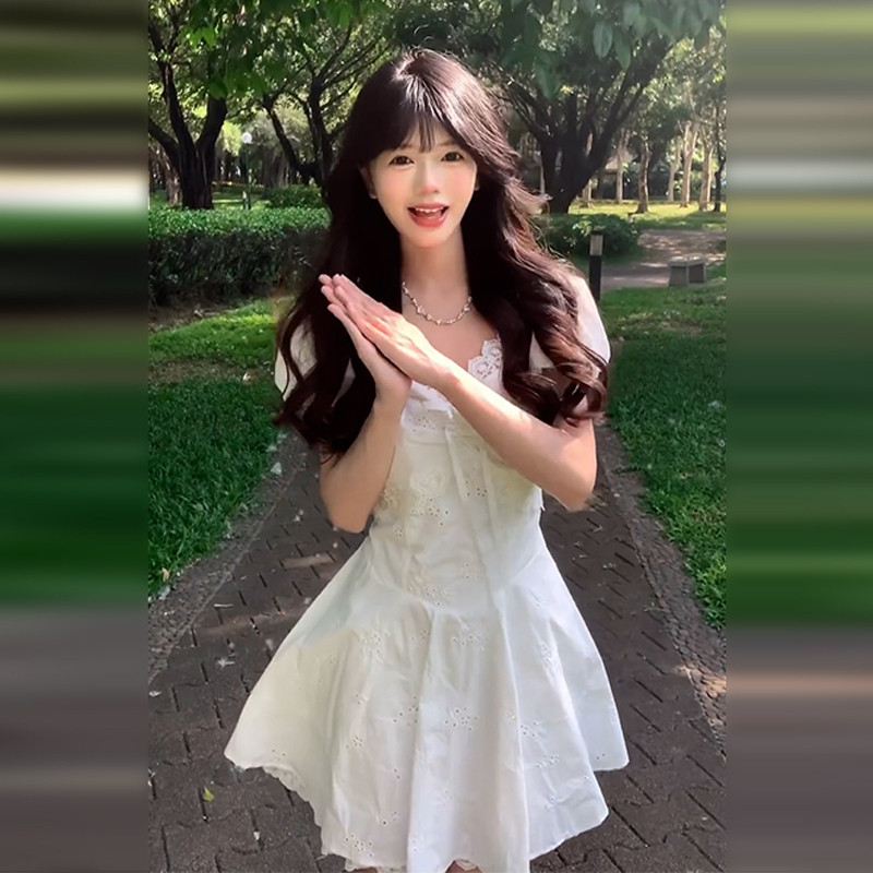 法式白色蕾絲V領短袖連衣裙女夏季海邊度假小個子絕美收腰短裙子