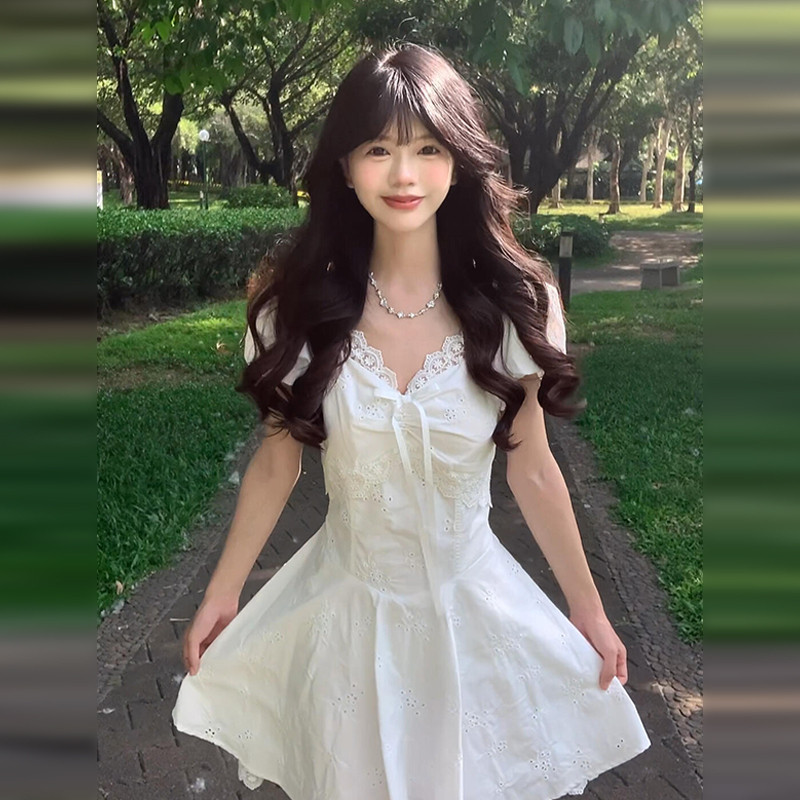 法式白色蕾絲V領短袖連衣裙女夏季海邊度假小個子絕美收腰短裙子