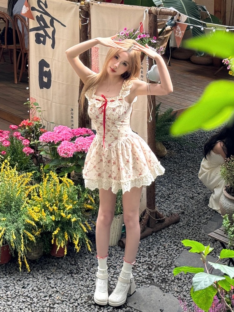 高質量南理香富養玫瑰 杏色田園風小碎花法式蕾絲吊帶連衣裙春夏