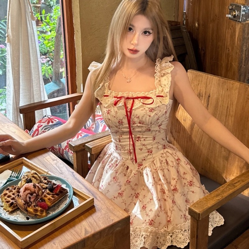 高質量南理香富養玫瑰 杏色田園風小碎花法式蕾絲吊帶連衣裙春夏
