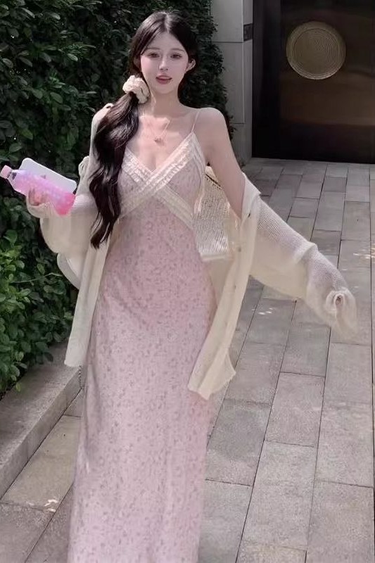 法式茶歇粉色碎花吊帶連衣裙女2026夏季小個子收腰度假無袖長裙子